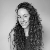 <mark style="background-color:rgba(0, 0, 0, 0);color:#af8448" class="has-inline-color">Catarina R.</mark>